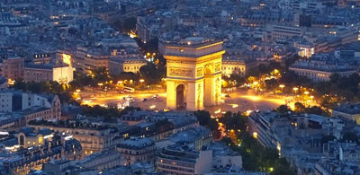 L'Arc de Triomphe place de l'Étoile le point de rendez-vous pour passer prendre votre escort et sortir au 8e arrdt de Paris