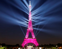 la ville lumière éclaire depuis sa Tour Eiffel toute philosophie romantique