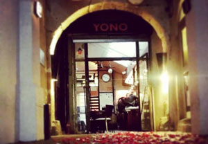 emmener votre copine occasionnelle dans le café Yono